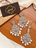 Beautiful Kundan Earrings with Tika