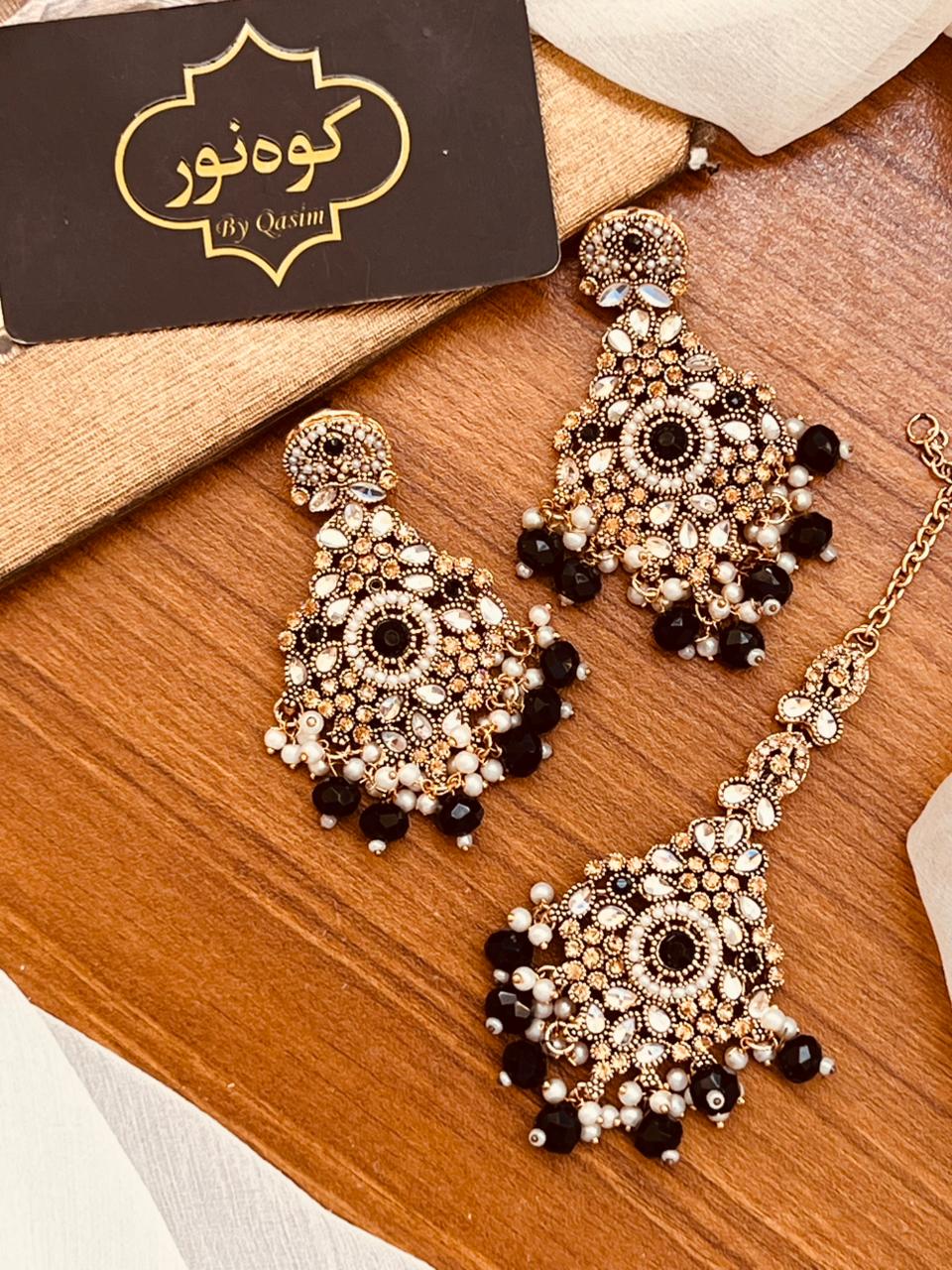 Beautiful Kundan Earrings with Tika