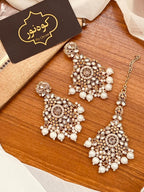 Beautiful Kundan Earrings with Tika