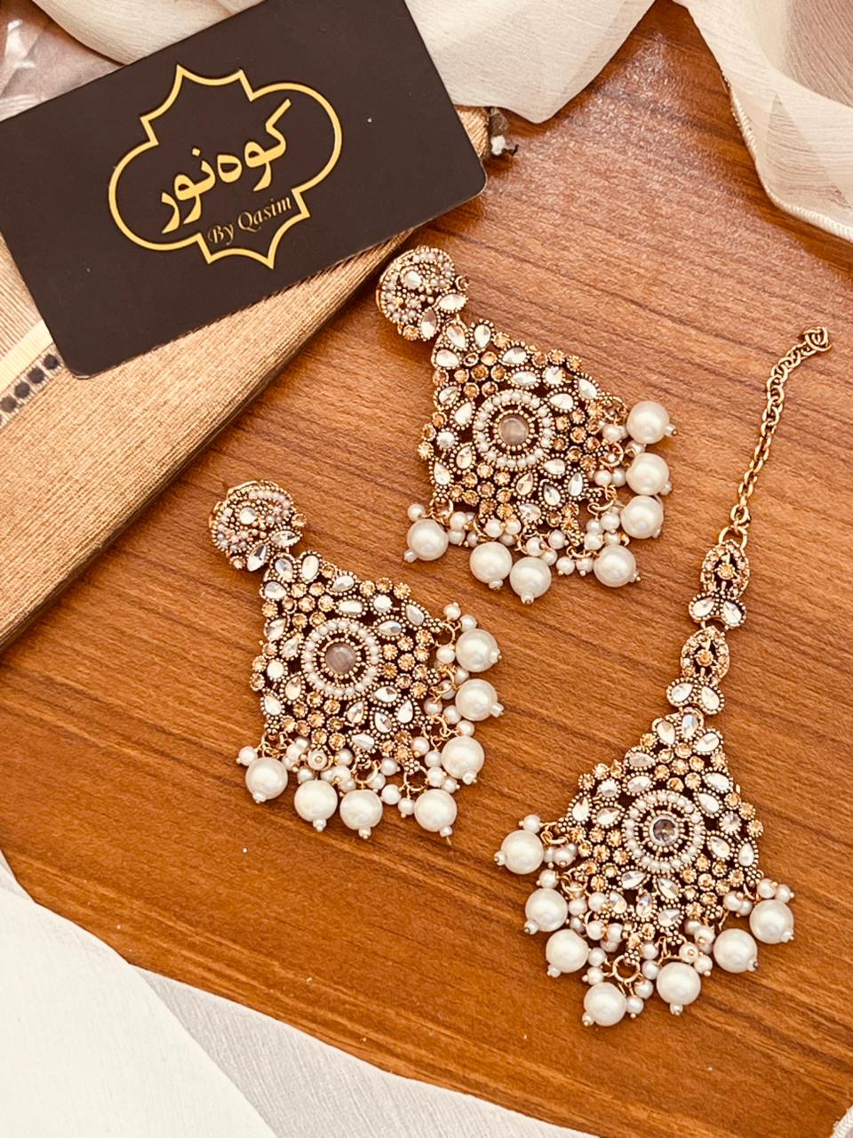 Beautiful Kundan Earrings with Tika