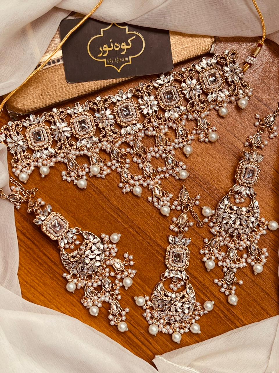 Beautiful Kundan Choker Set