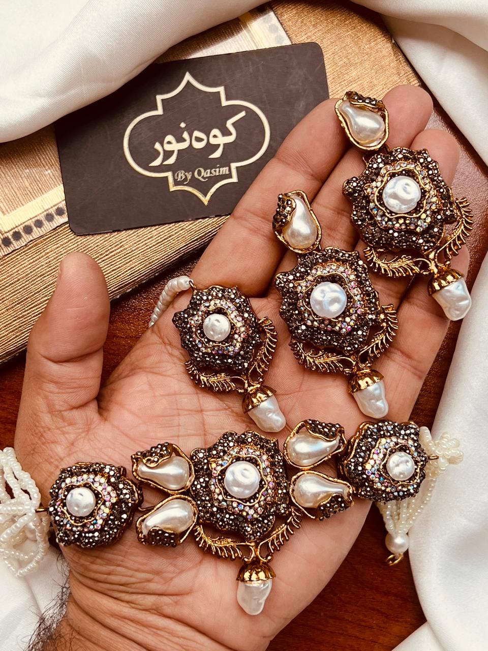 Turkish 3 Flower Choker Set